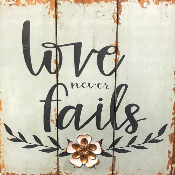 Meet your Posher, Rae - Picture 1 of 1